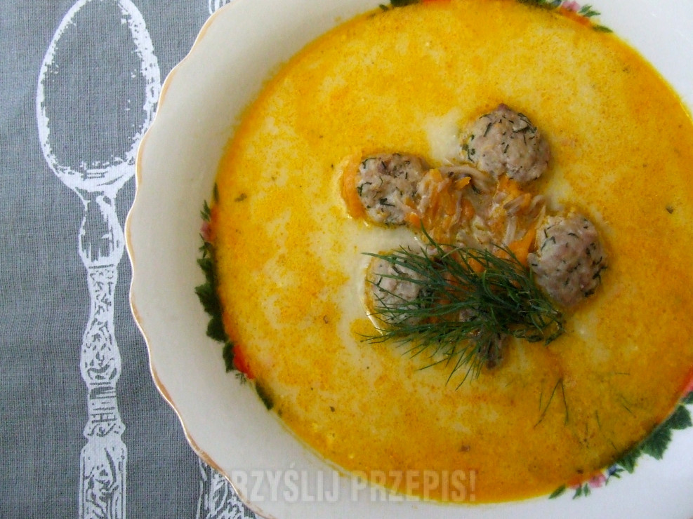 Kremowa zupa pieczarkowo-marchewkowa z pulpecikami