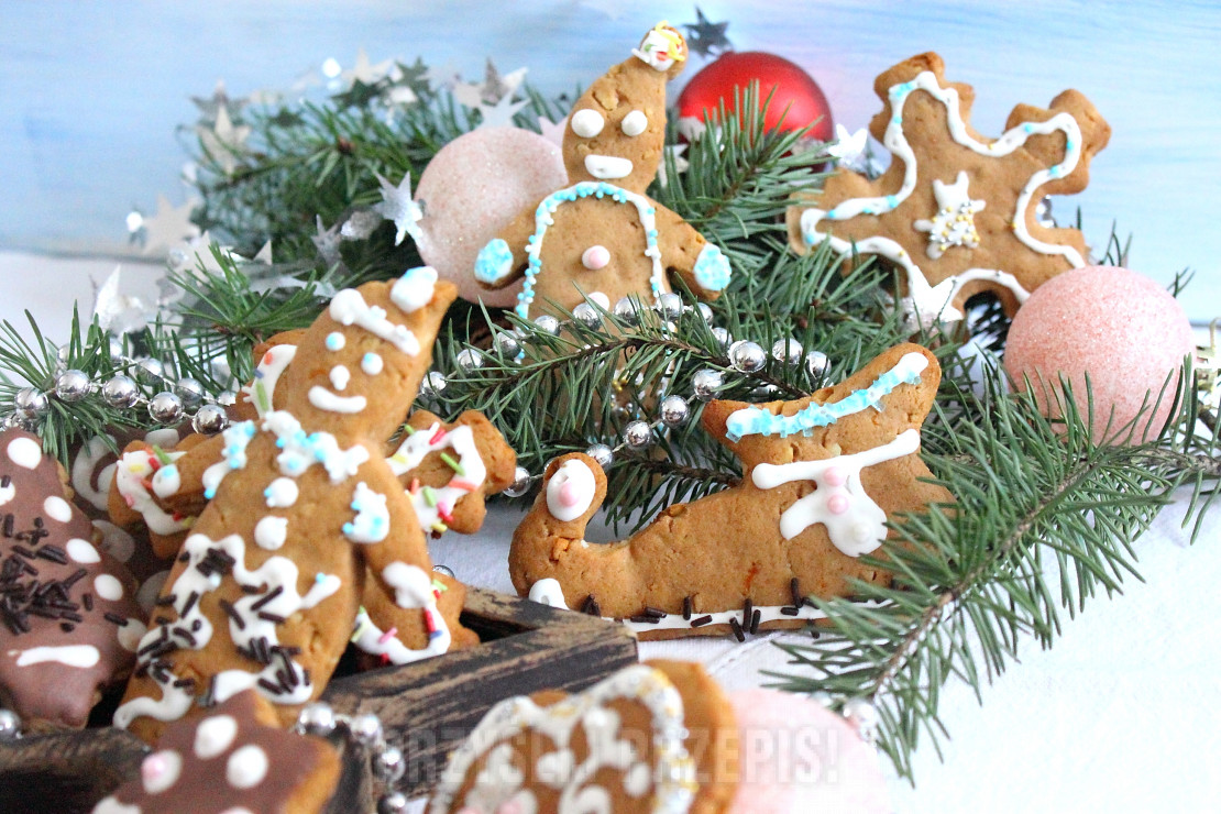 Pierniczki świąteczne z migdałami