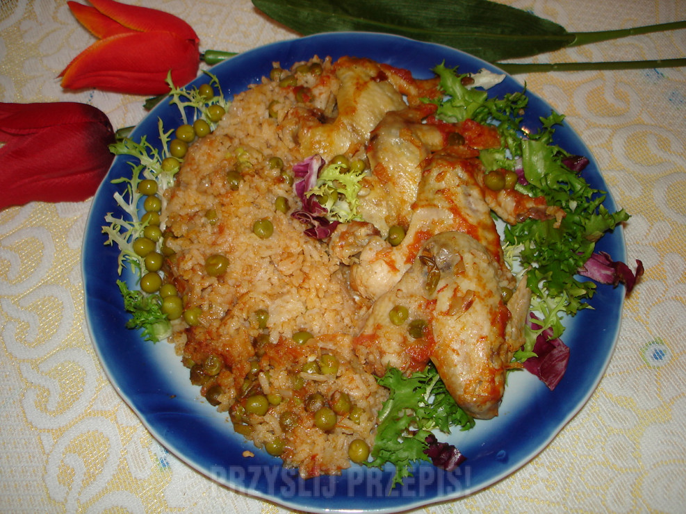 Skrzydełka kurczaka zapiekane z ryżem i  groszkiem