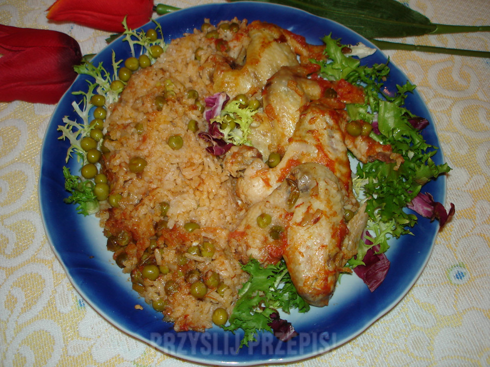 Skrzydełka kurczaka zapiekane z ryżem i  groszkiem