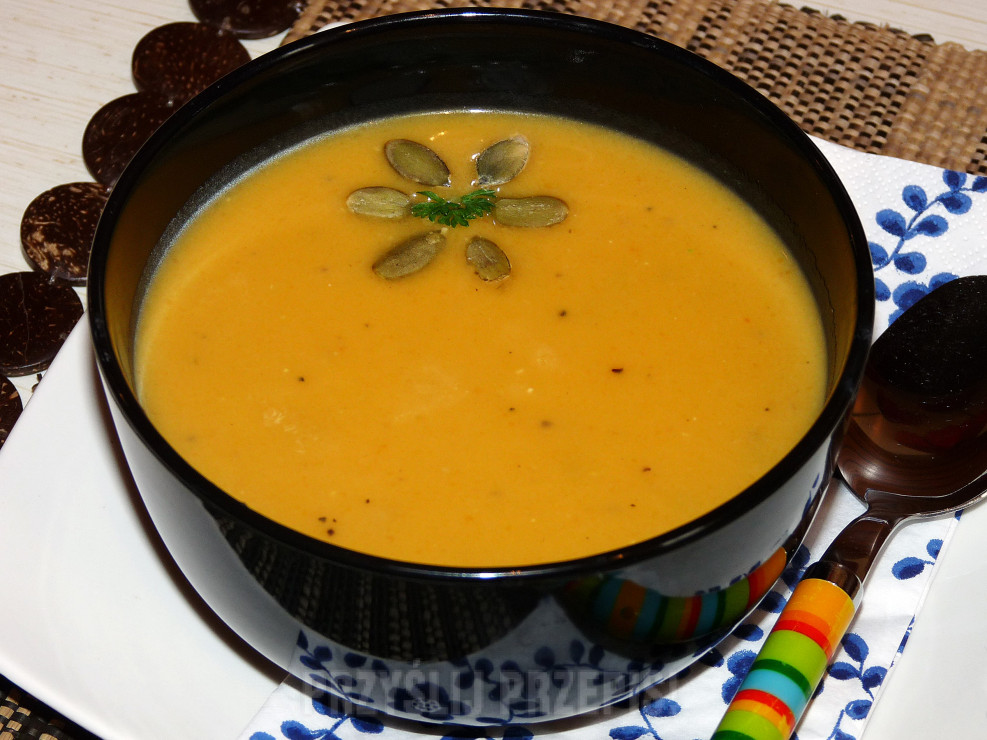 Zupa krem dyniowo-marchewkowa z imbirem 