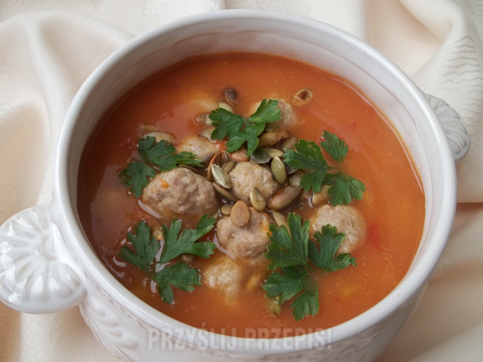 Zupa dyniowo - pomidorowa z mini pulpecikami