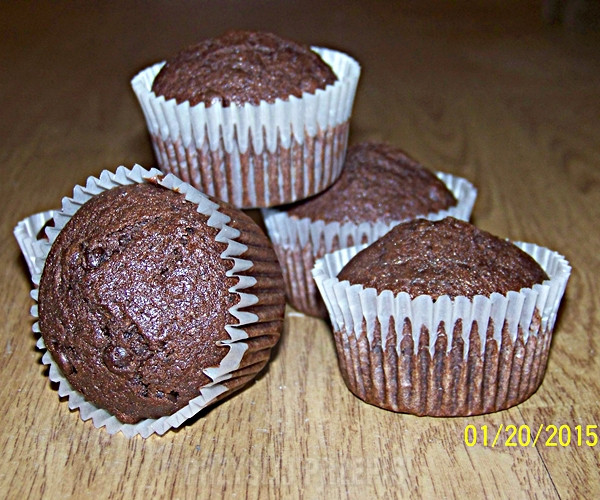 Razowe muffiny podwójnie czekoladowe