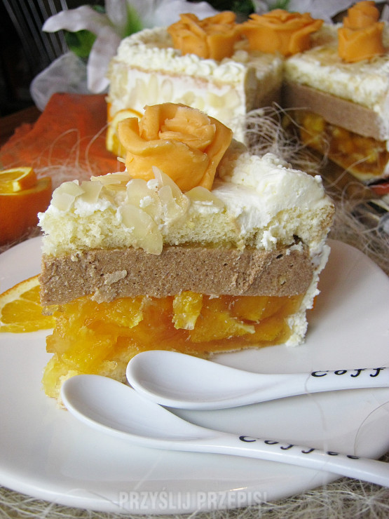 Tort pomarańczowo-kajmakowy