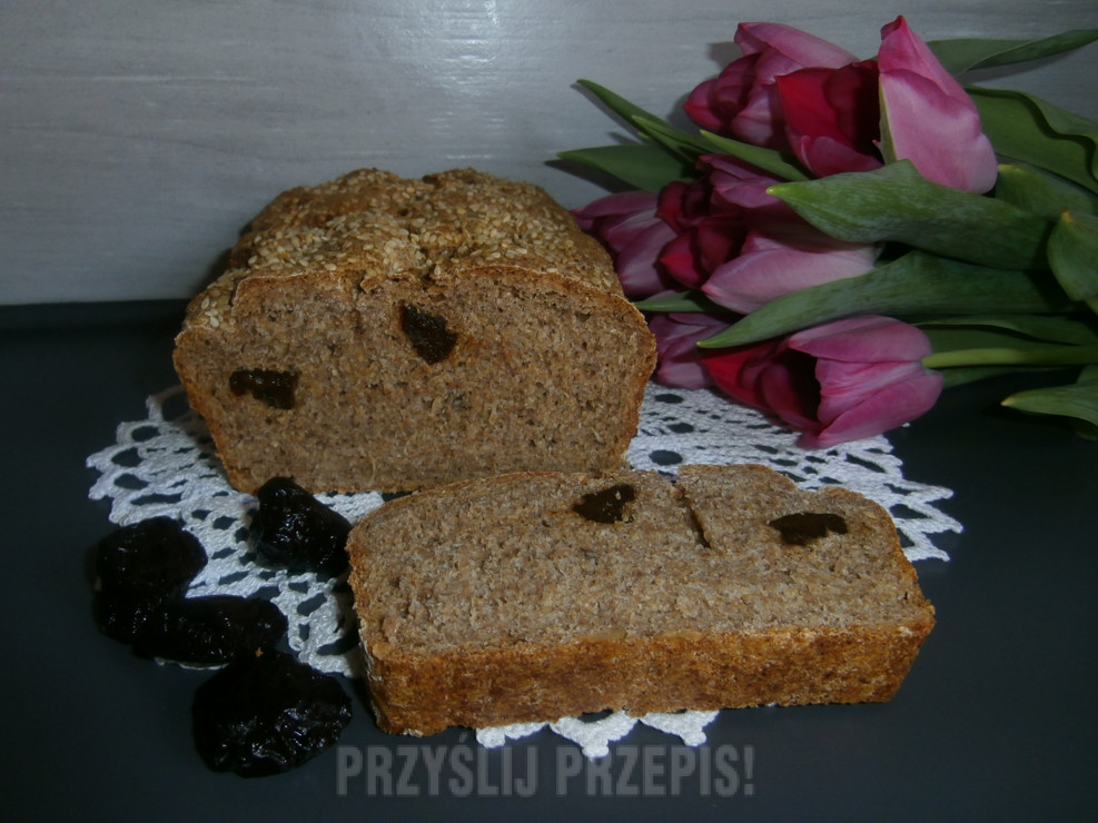 Chleb żytni na zakwasie ze śliwką