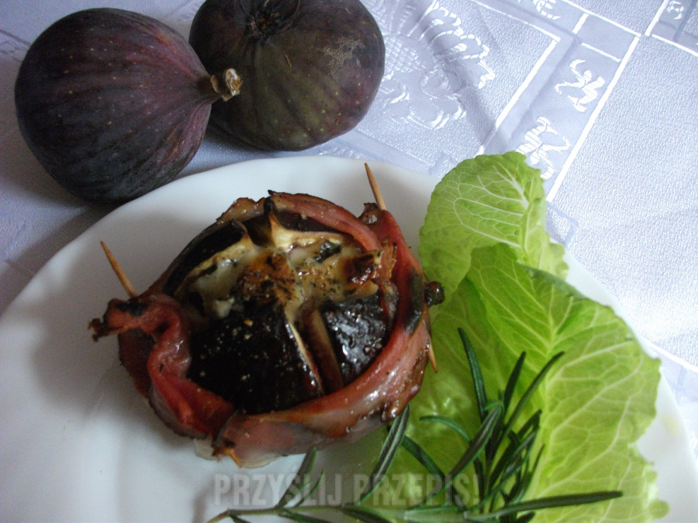 Figi z serem pleśniowym i szynką 
