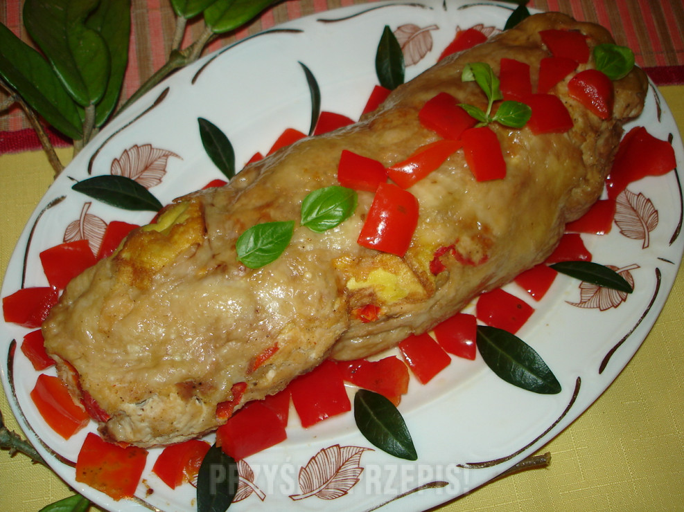 Rolada drobiowa z kurczaka z papryką w omlecie