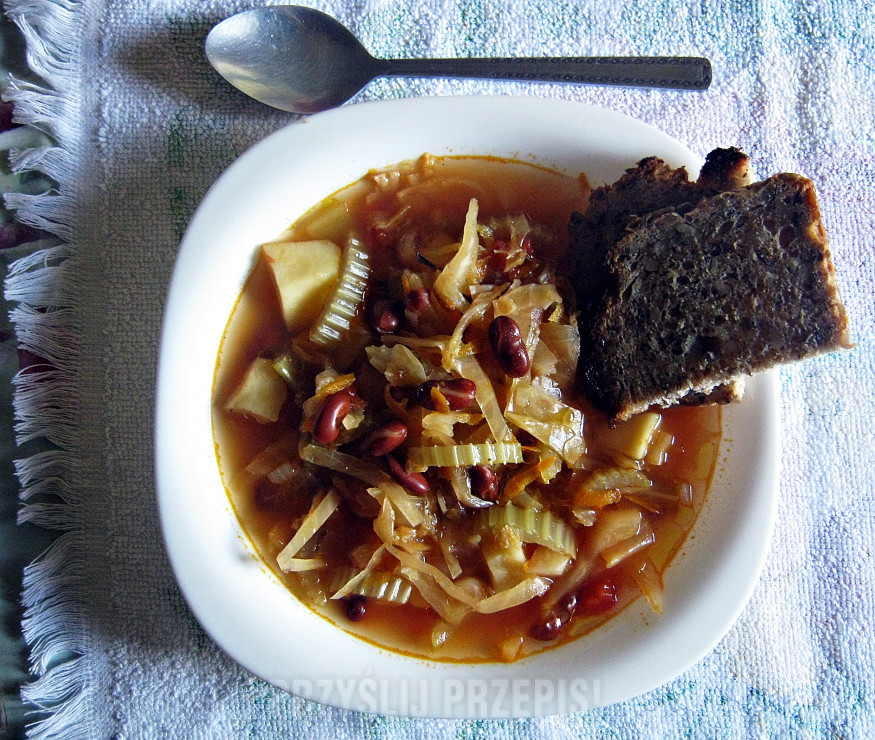 Zupa z włoska kapusta i fasola