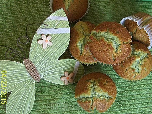 Zielone muffinki z owocową niespodzianką