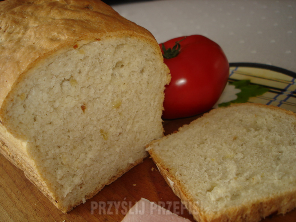 Chleb pszenny na żurku z cebulą