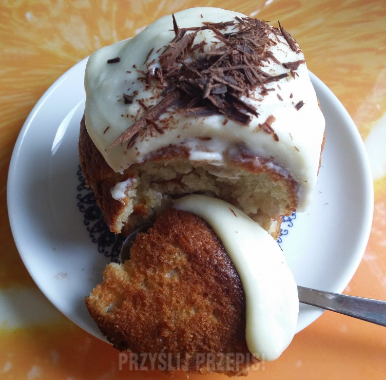 Muffinki gruszkowo - bananowe z białą czekoladą i jogurtową polewą
KasiaKitek
