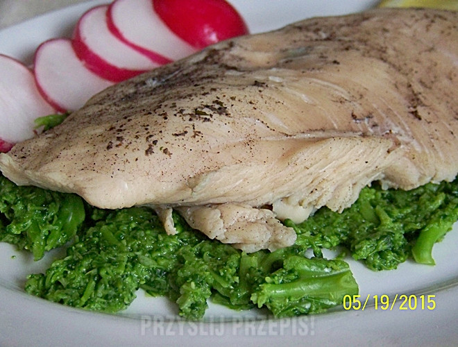 FIT kurczak w musie brokułowo- migdałowym