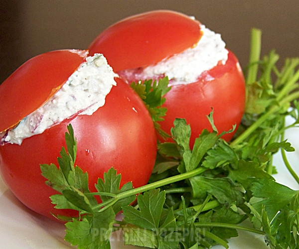 Pomidory faszerowane rzodkiewką, twarogiem i jogurtem 