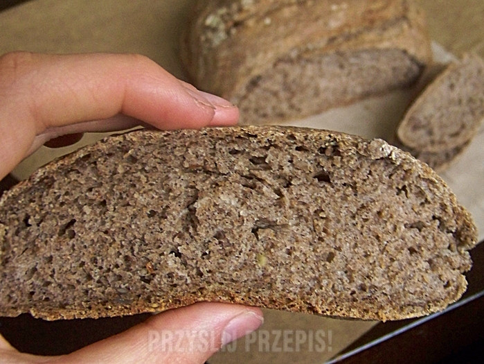 Pszenno-żytni chleb z łuską gryczaną