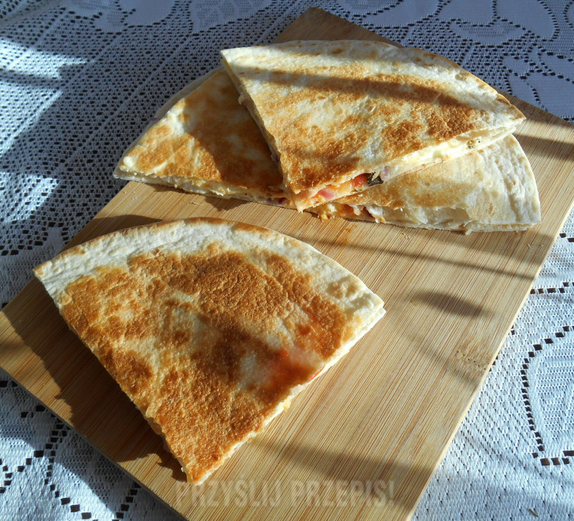 Tortilla zapiekana z serem