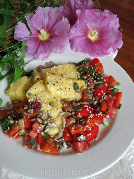 Grillowana polenta z salsą pomidorowo-paprykową z nutą mięty