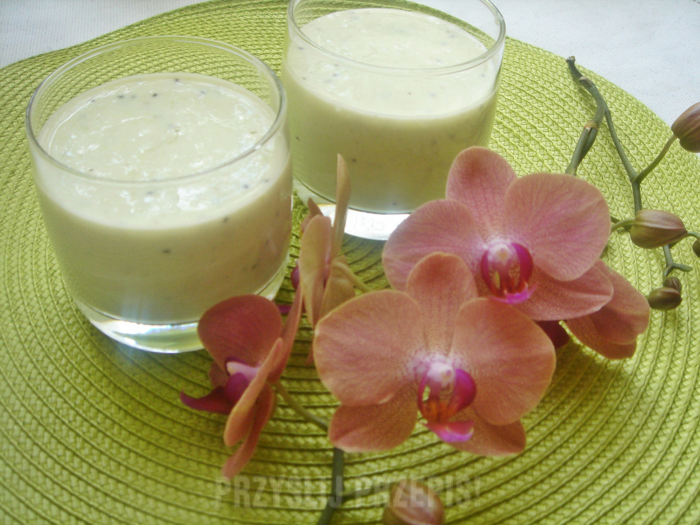 mleczno jogurtowy koktajl z banana i kiwi