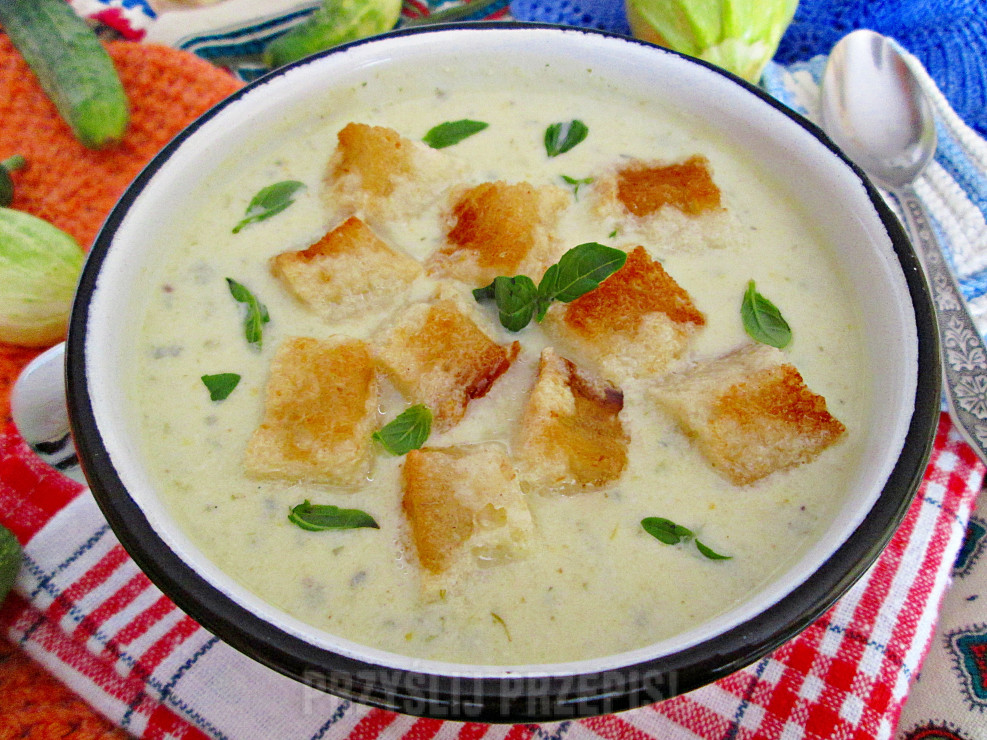 Ogórkowo-cukiniowa zupa krem z białym serem
