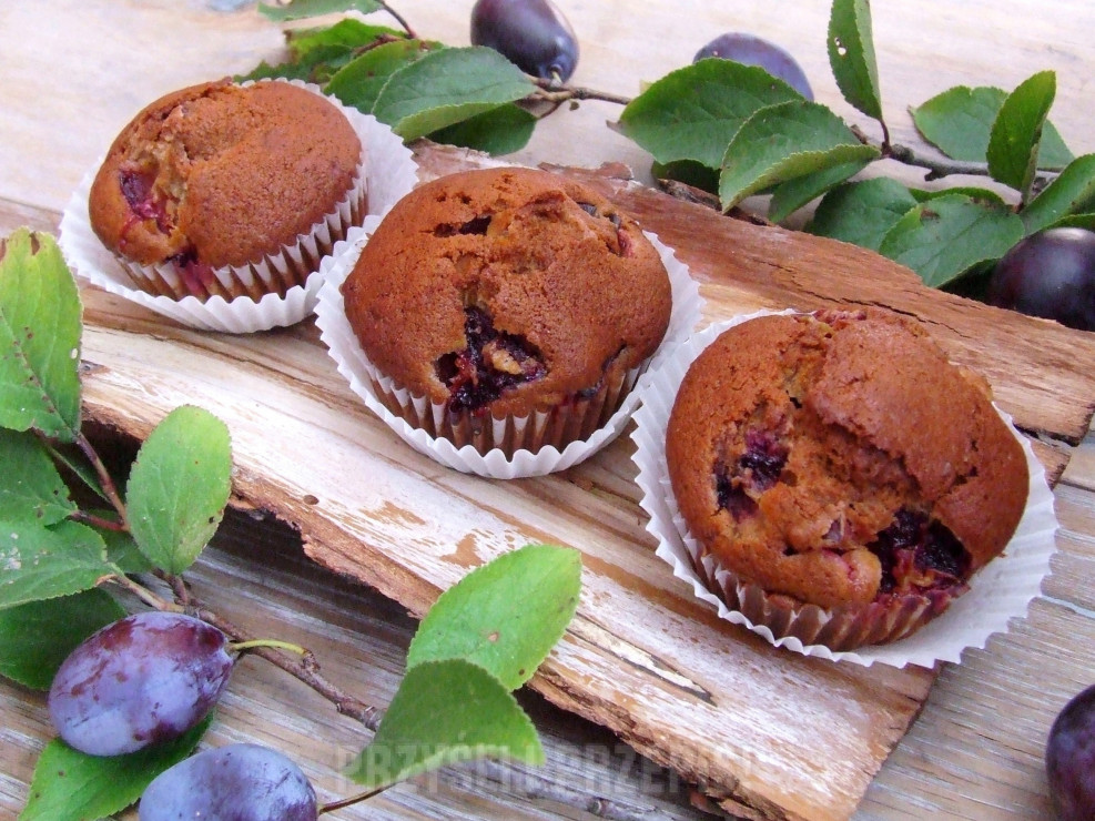 Cynamonowo-imbirowe muffinki ze śliwkami