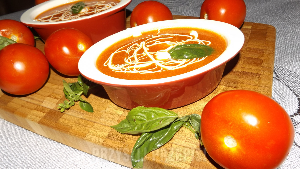 Zupa pomidorowa ze świeżych  pomidorów z włoską nutą