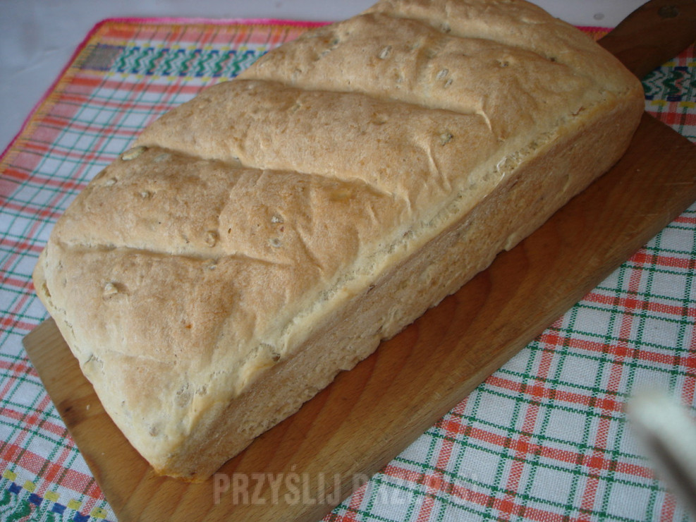 Szybki chleb pszenno-żytni z ziarnami