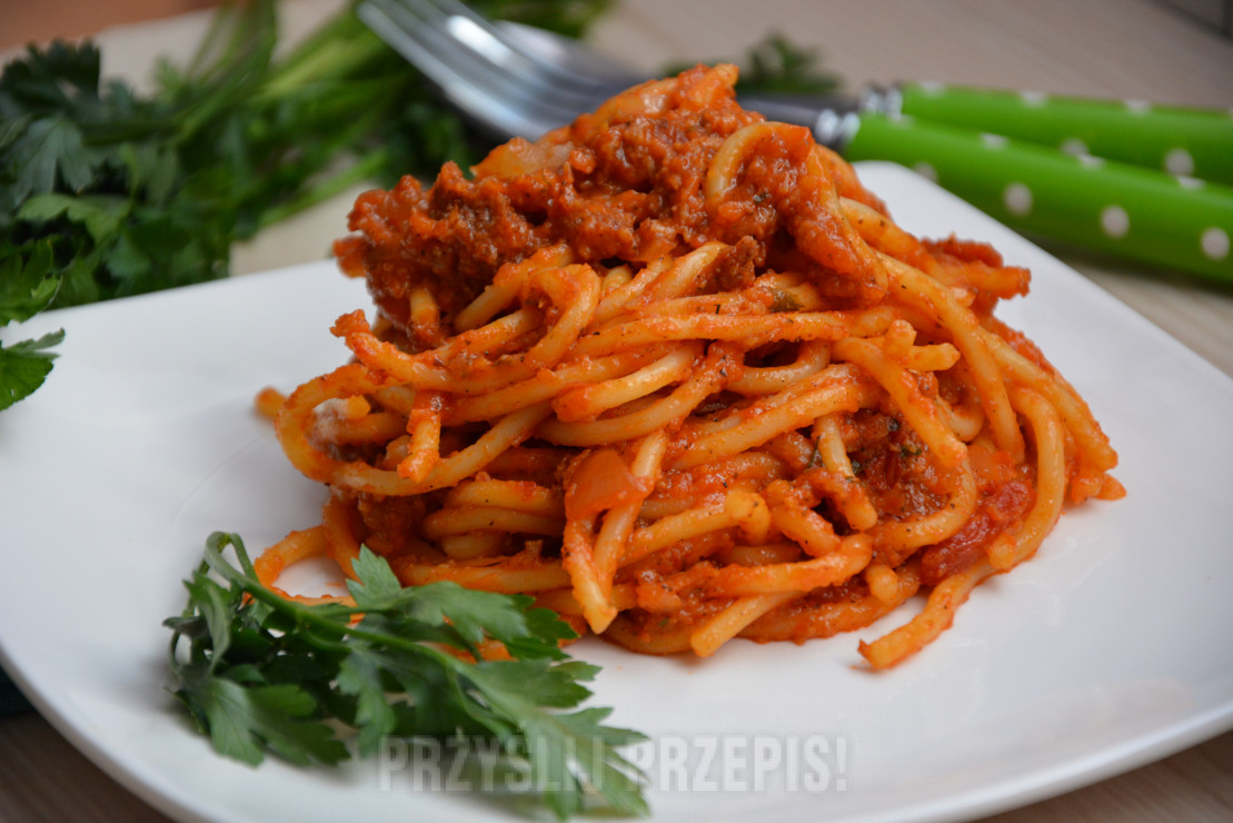 Spaghetti w sosie z pieczonych pomidorów