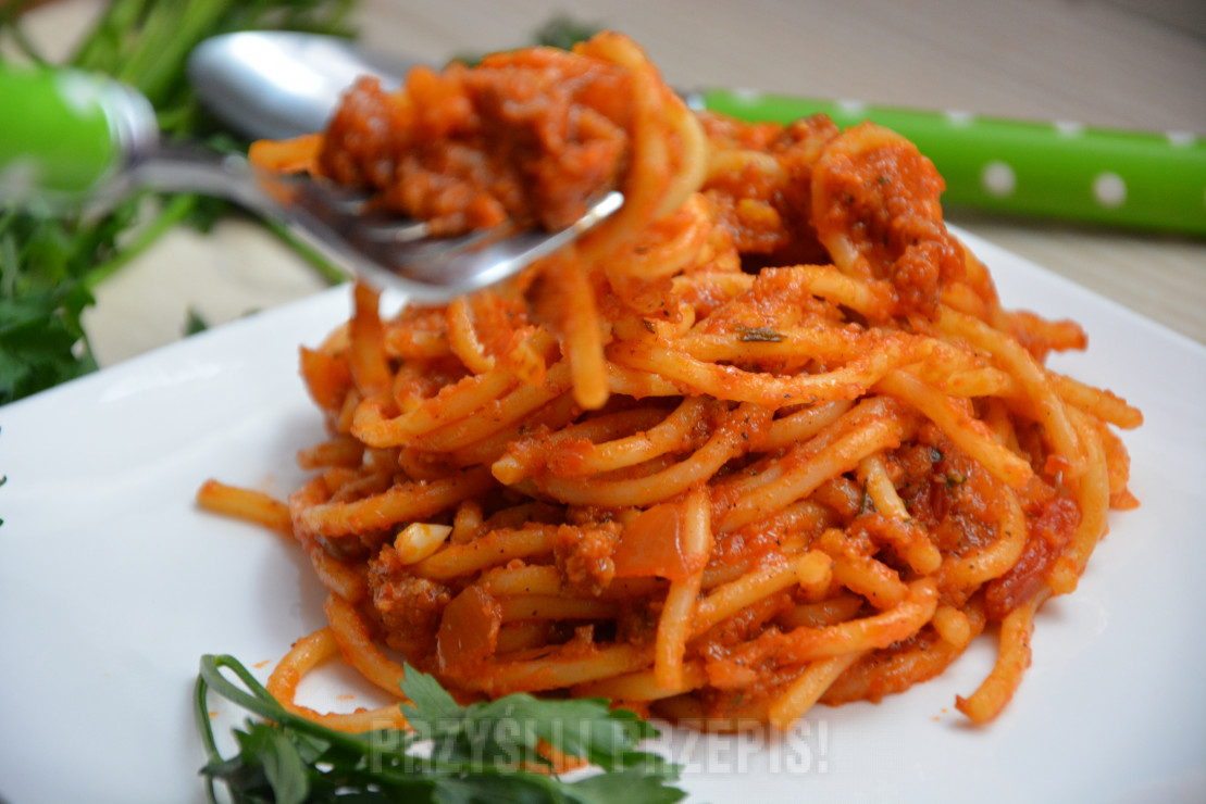 Spaghetti w sosie z pieczonych pomidorów