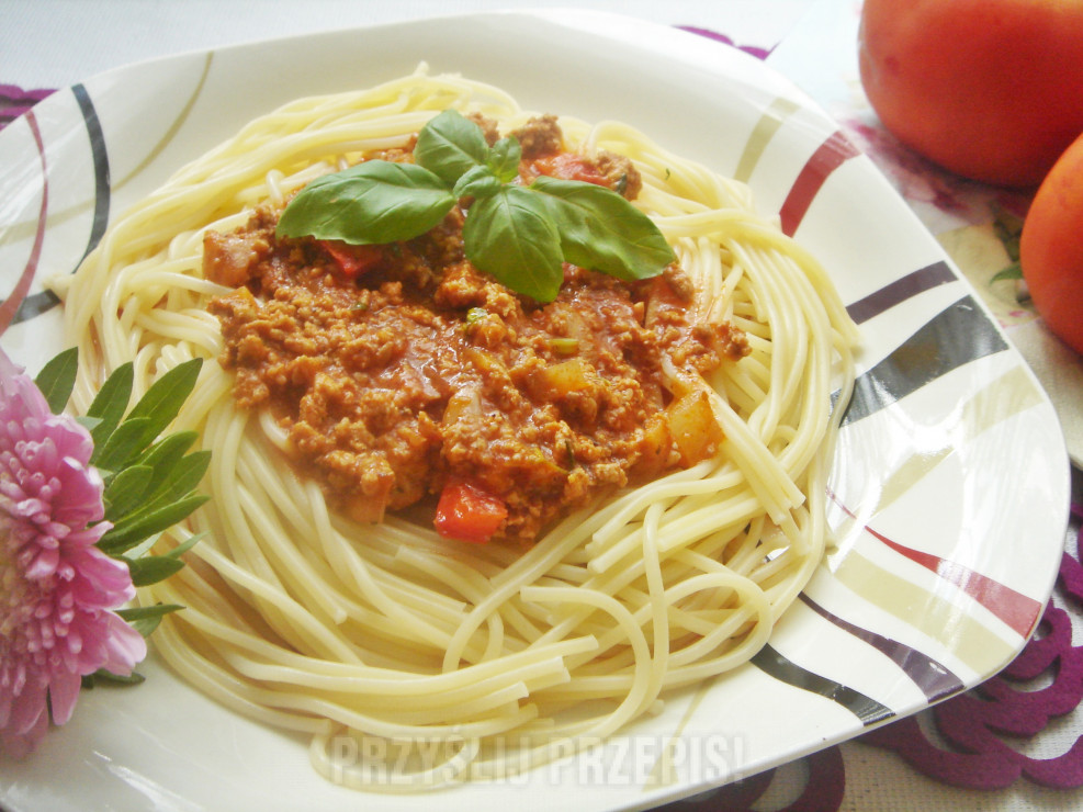 spaghetti bolognese ze świeżymi ziołami