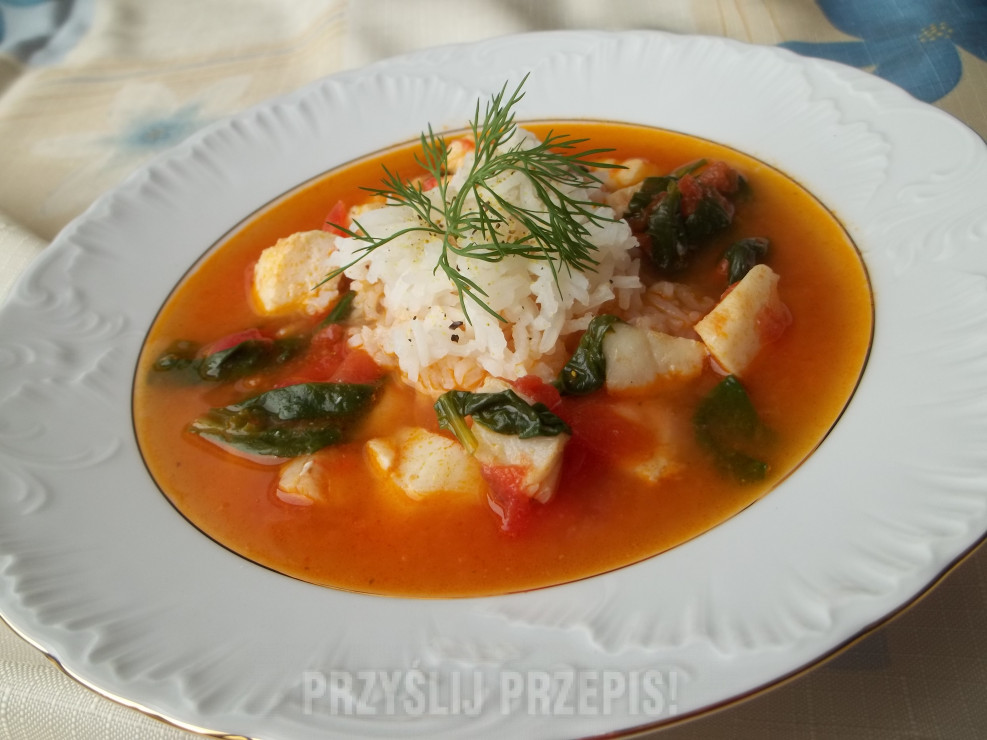 zupa rybna z pomidorami, szpinakiem i ryżem