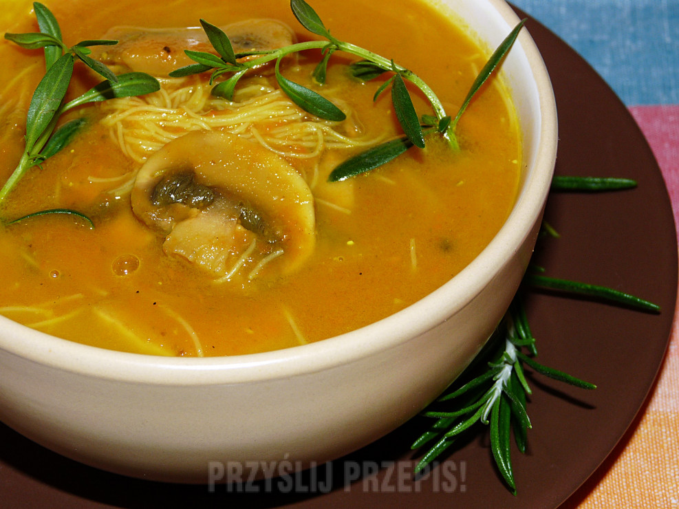 Zupa pieczarkowa curry 