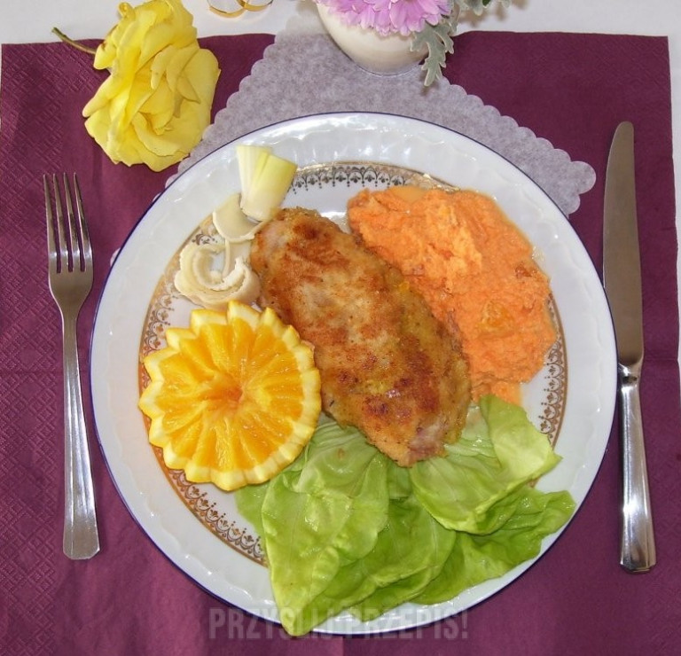Sznycle drobiowe z nadzieniem z pora i surówką z pomarańczy i marchewki