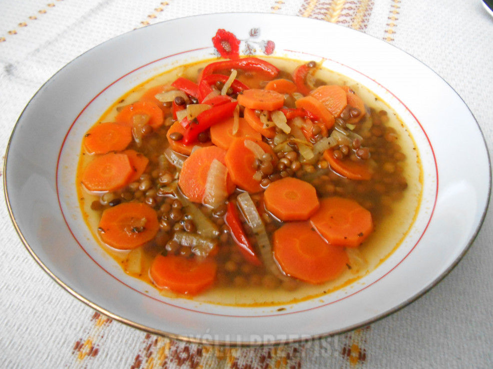 Pikantna zupa z marchewką i soczewicą