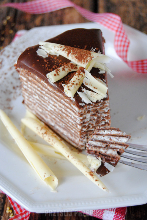 Jaglano- czekoladowy tort naleśnikowy