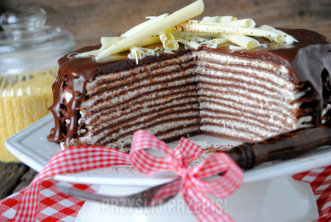 Jaglano- czekoladowy tort naleśnikowy