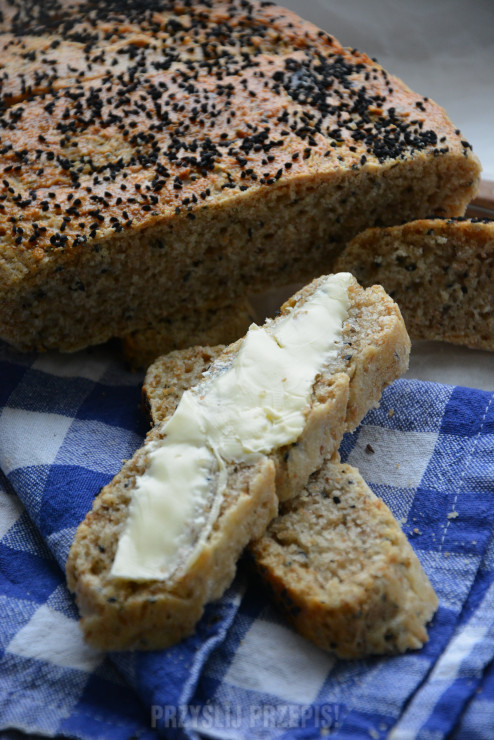 Chleb nocny pszenno-żytni z czarnuszką i kminkiem