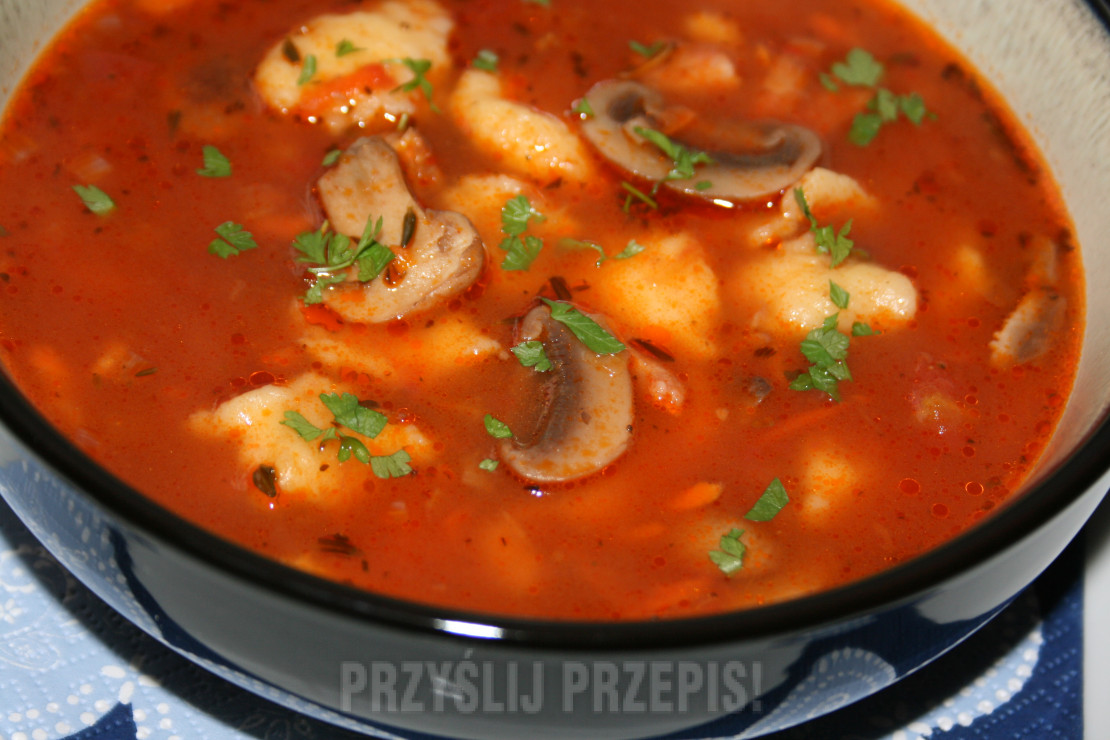 Zupa pieczarkowo - pomidorowa z zacierkami