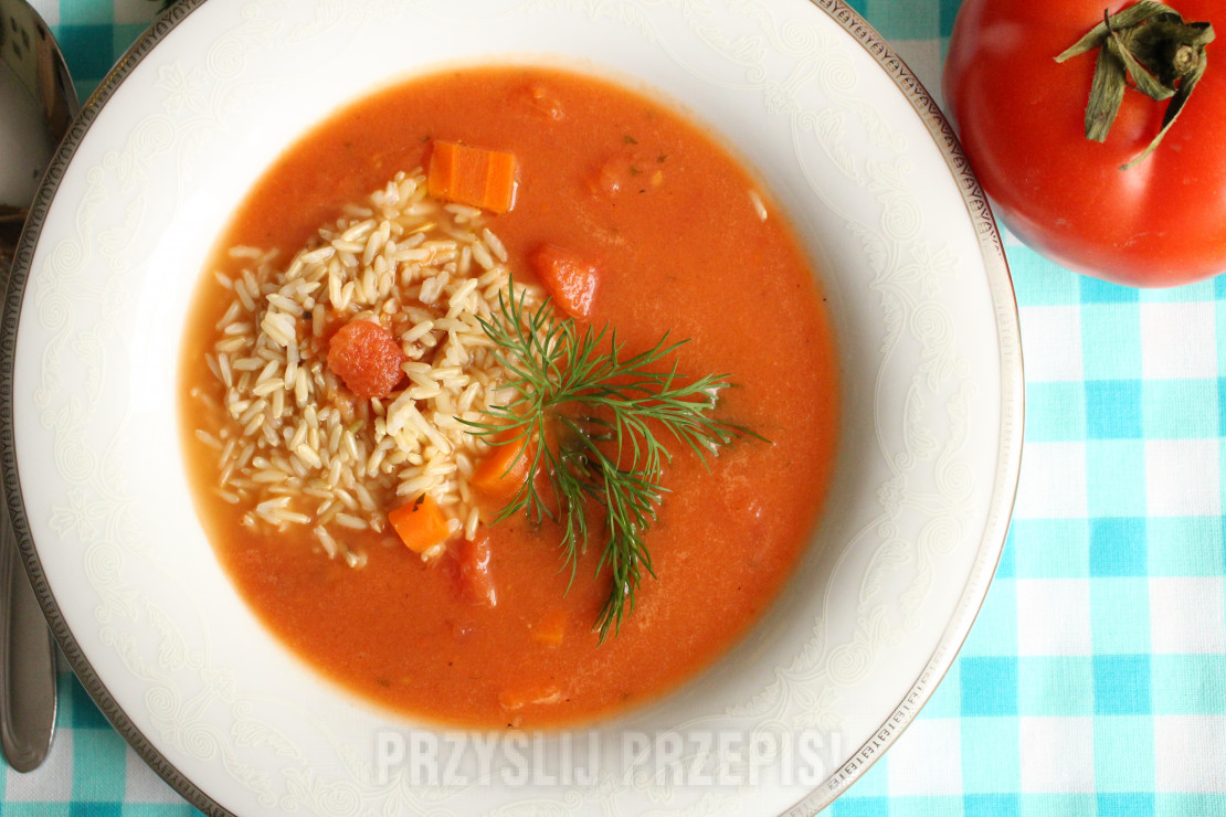 Zupa pomidorowa z brązowym ryżem