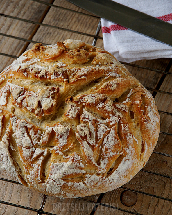 Chleb pszenny bez wyrabiania (z garnka) 
