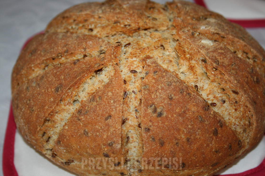 Chleb na zakwasie z lnem i otrębami