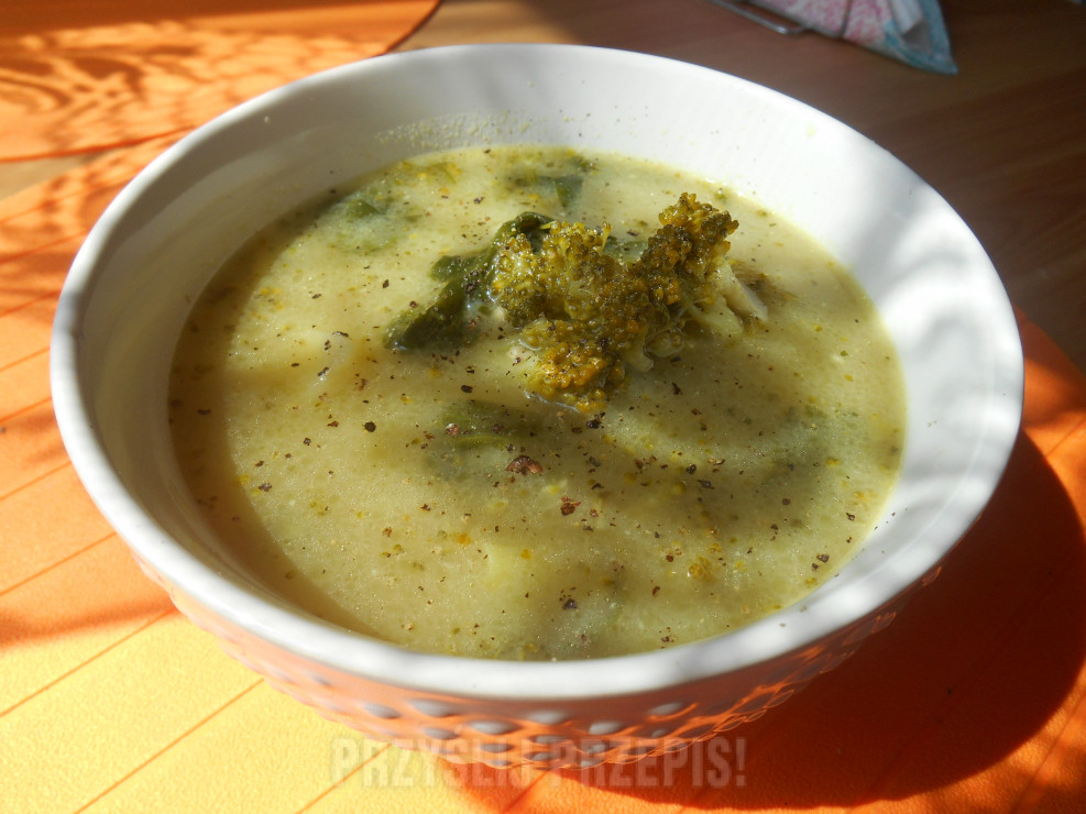 Zupa z brokułem i szpinakiem