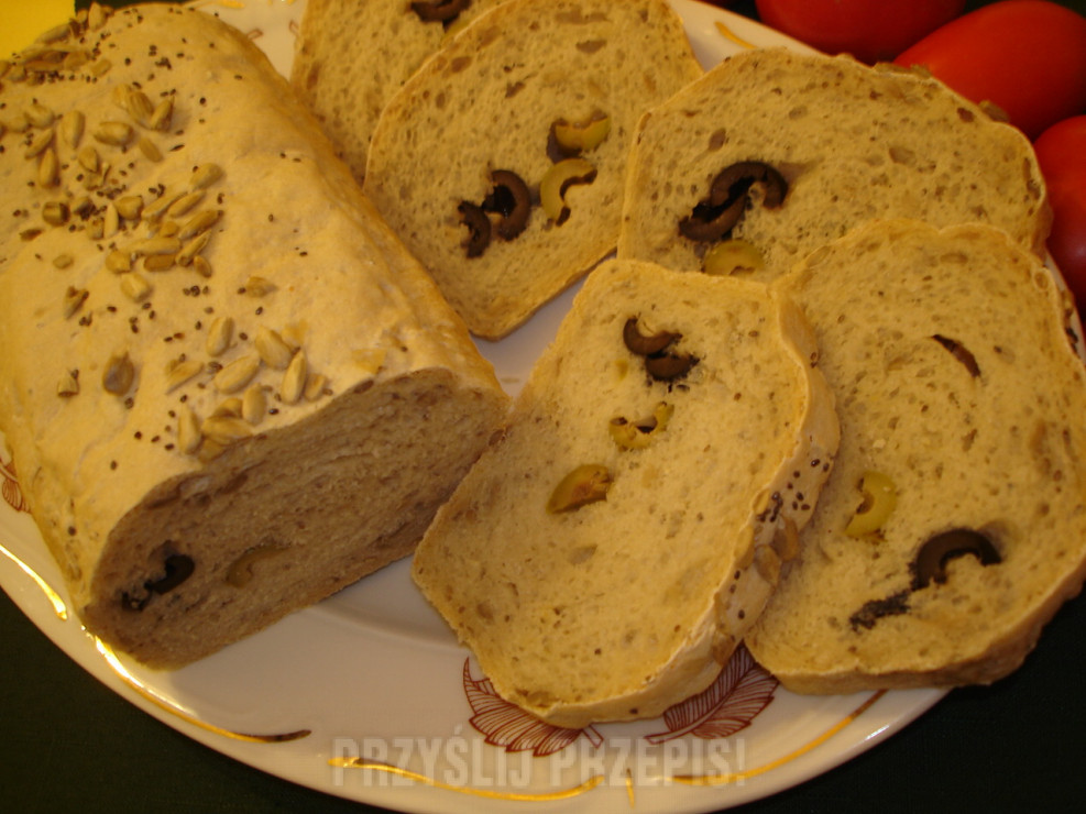 Chleb pszennożytni z oliwkami