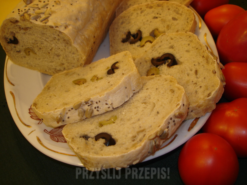 Chleb pszennożytni z oliwkami