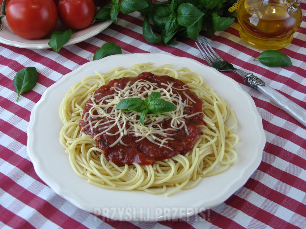 Spaghetti z sosem neapolitańskim