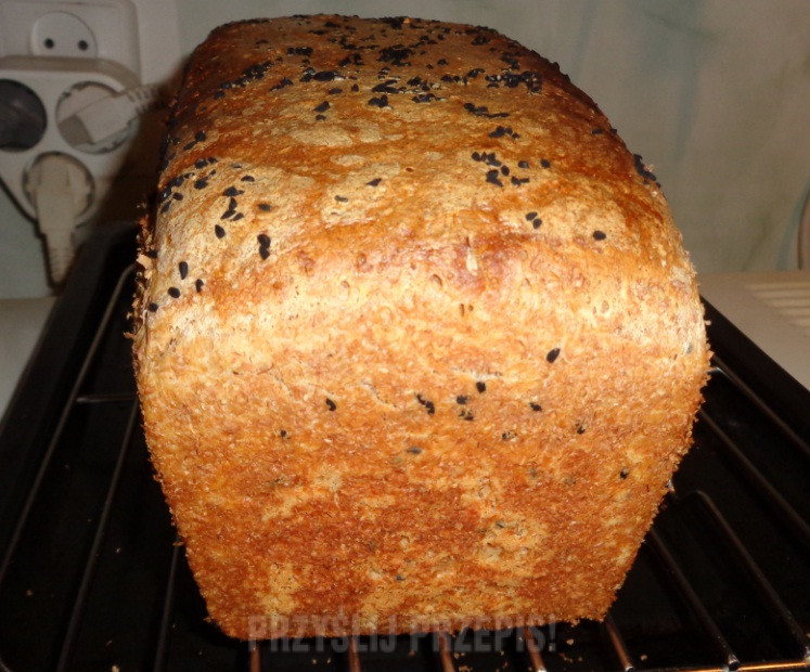 Chleb pszenny na żytnim zakwasie z czarnuszką