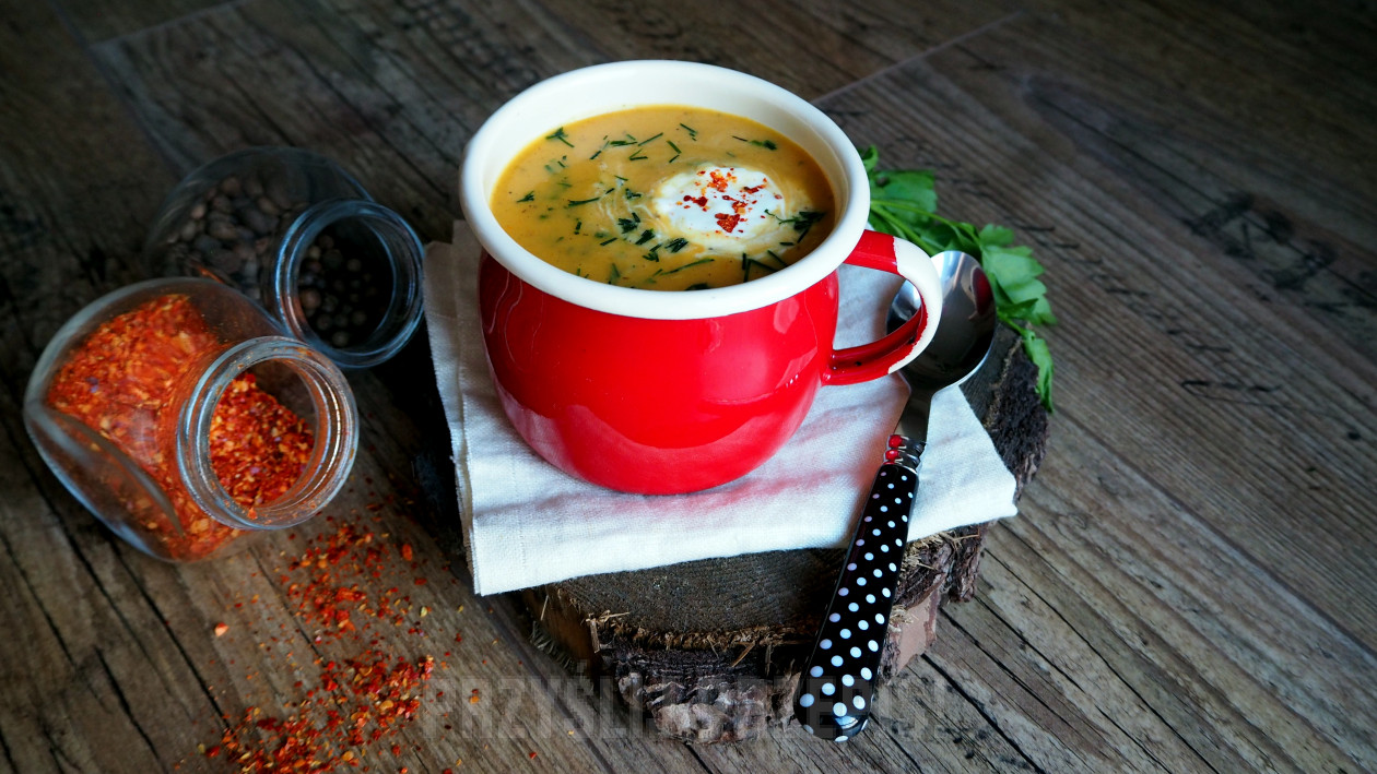 Zupa marchewkowa z imbirem i suszonymi pomidorami