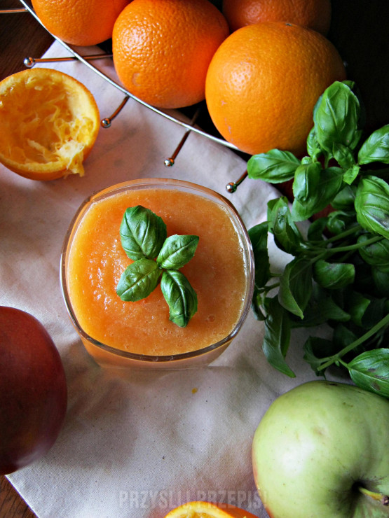 Koktajl witaminowy z pomarańczy i marchewki
