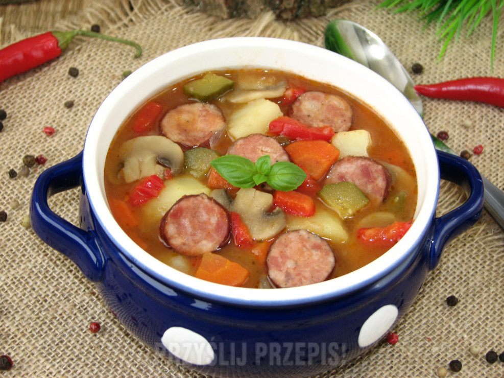 Zupa węgierska z kiełbasą