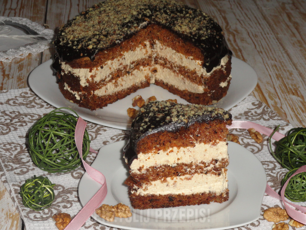 Ciasto marchewkowo-orzechowe