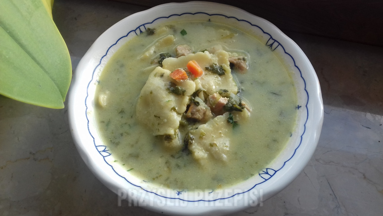 Zupa z indykiem, ravioli i mleczkiem kokosowym