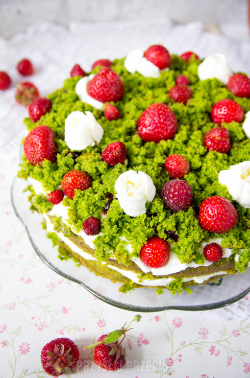 Leśna polana - tort ze szpinakiem i owocami